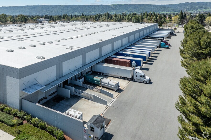 More Photos Of 4225 Hacienda Dr, Pleasanton Warehouse For Lease