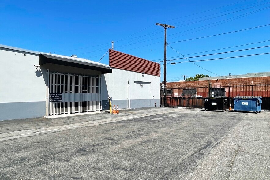 More Photos Of 3900-3912 S Broadway Pl, Los Angeles Manufacturing For Sale