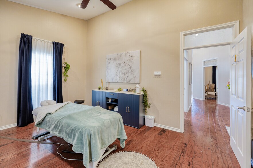 More Photos Of 12335 Hymeadow Dr, Austin Office For Sale