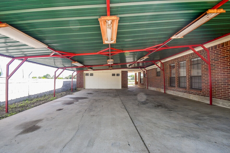 More Photos Of 1411 1/2 Guadalupe St, Stafford Office Residential For Sale
