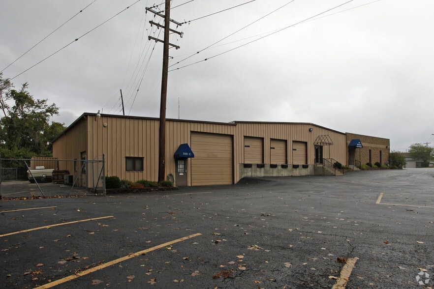 More Photos Of 3047 Bartold Ave, Maplewood Warehouse For Lease