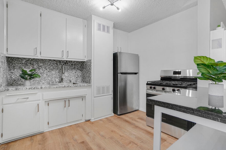 More Photos Of 1143 W 28th St, Los Angeles Multifamily For Sale