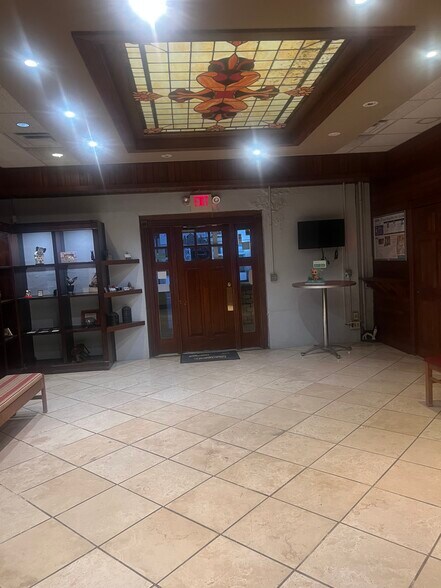 More Photos Of 910 Race St, Cincinnati Storefront Retail Office For Lease