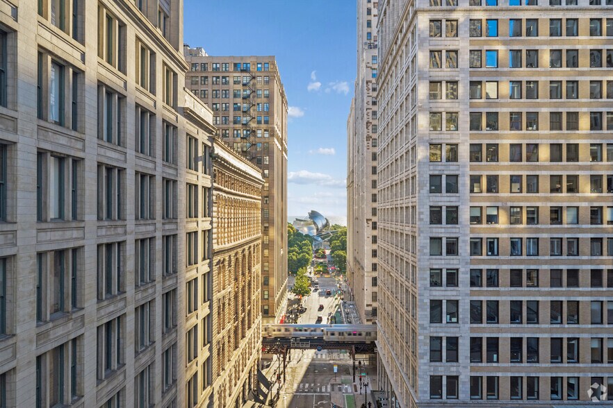 More Photos Of 111 N Wabash Ave, Chicago Office For Sale
