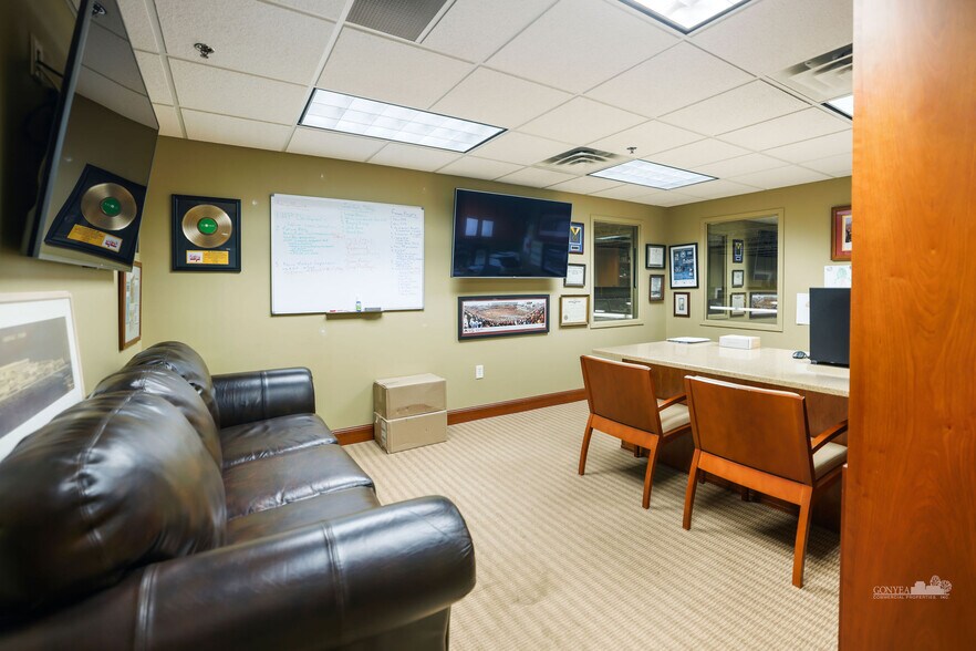 More Photos Of 2200 W Highway 13 W, Burnsville Warehouse For Lease