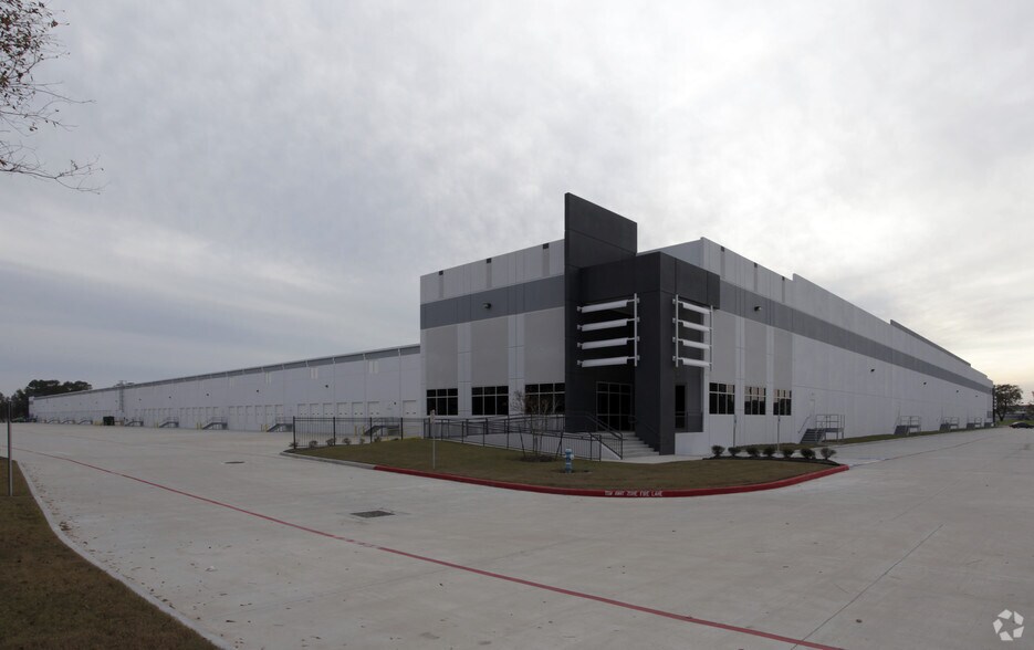 More Photos Of 14810 North Fwy, Houston Distribution For Lease