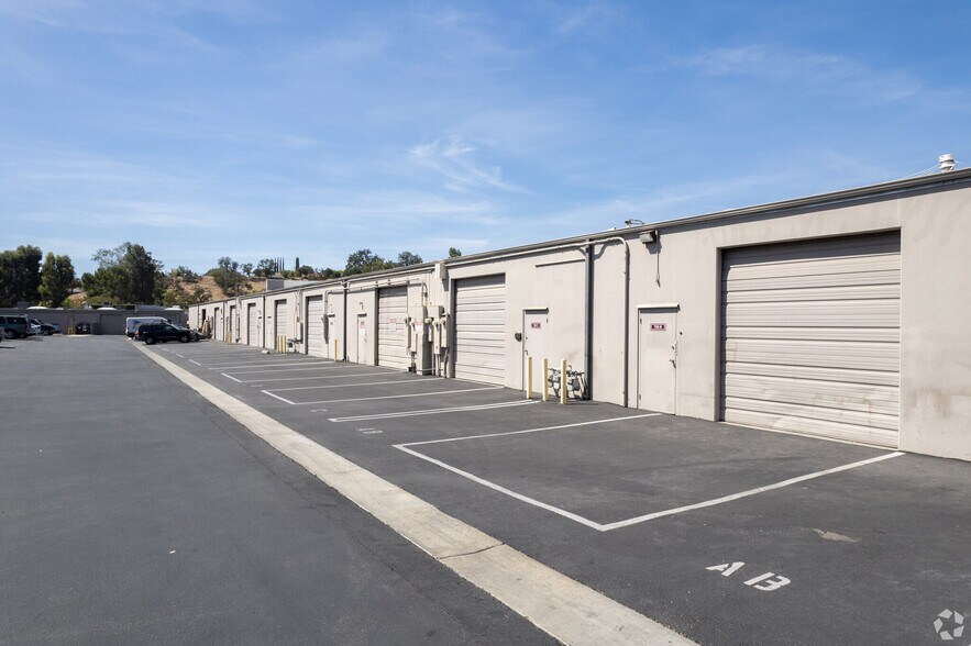 More Photos Of 766 Lakefield Rd, Westlake Village Warehouse For Lease