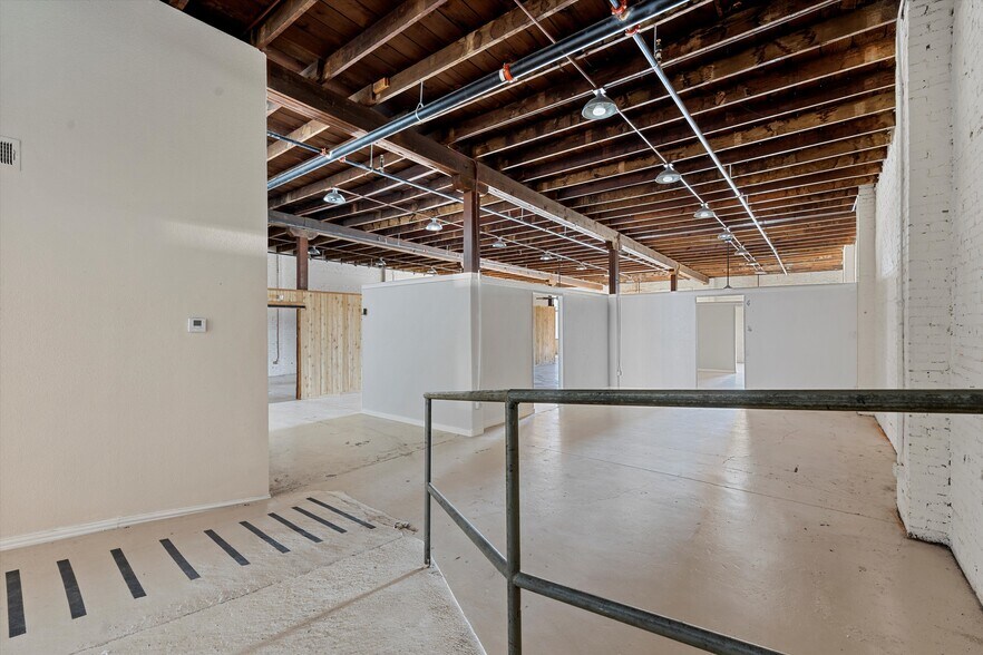 More Photos Of 928-1002 Austin Ave, Waco Storefront For Lease