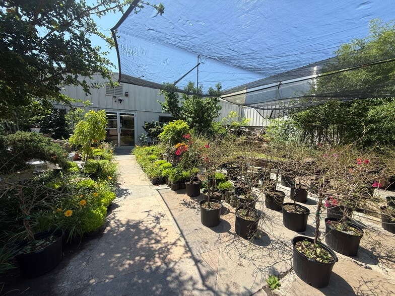 More Photos Of 4022 Broadway Blvd, Garland Freestanding For Sale