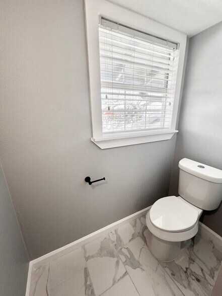 More Photos Of 741 E 9th St, Houston Office Residential For Lease