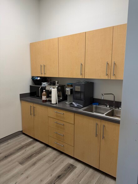 More Photos Of 7421 S 89th Pl, Mesa Showroom For Lease