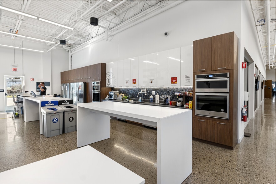 More Photos Of 40000 Grand River Ave, Novi Unknown For Lease