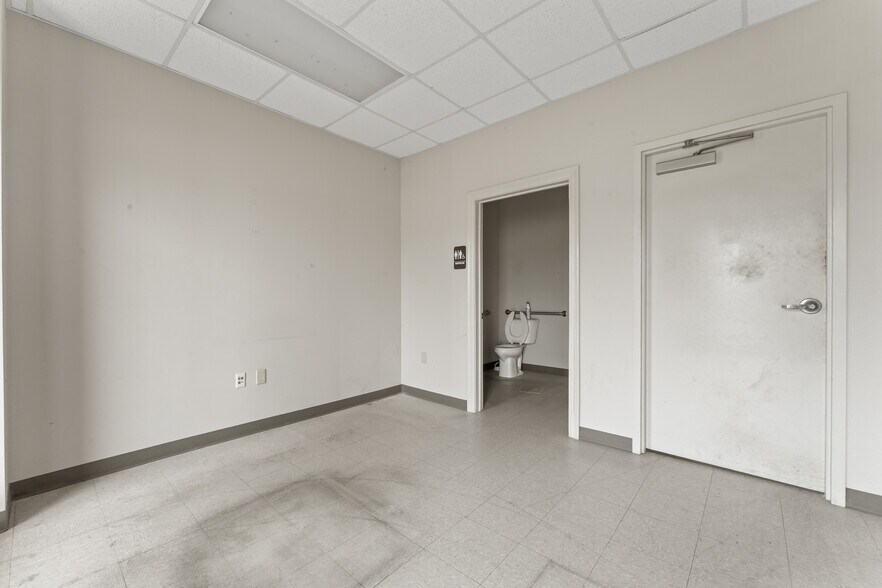More Photos Of 6768 Complex Dr, Baton Rouge Industrial For Lease