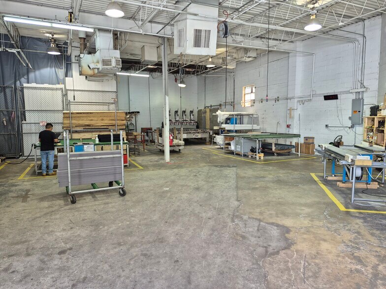 More Photos Of 32-40 Commercial Blvd, Medford Warehouse For Lease