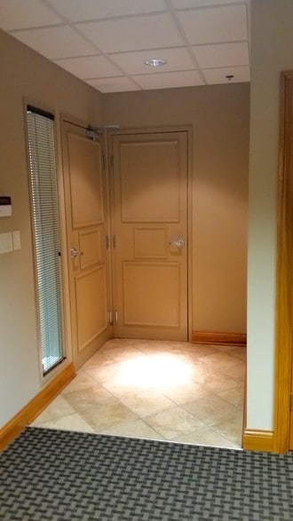 More Photos Of 10412 Allisonville Rd, Fishers Office For Sale