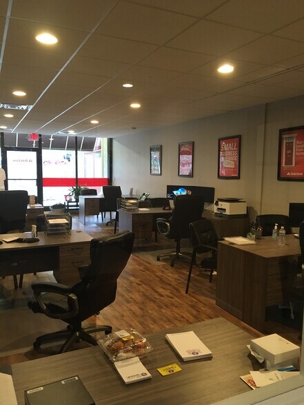 More Photos Of 140 E Main St, Huntington Storefront Retail Office For Lease