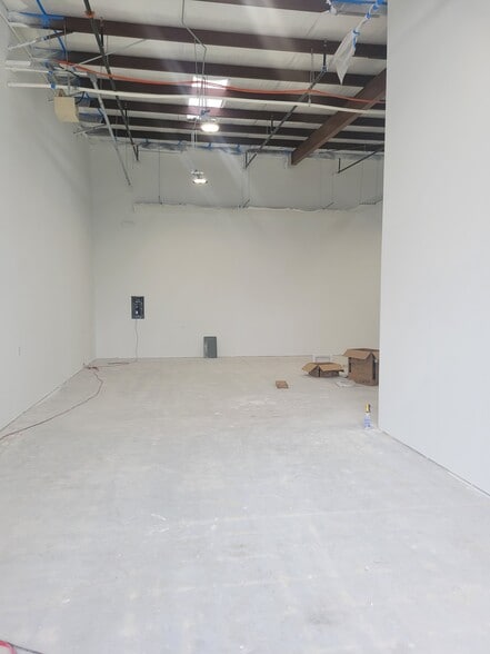 More Photos Of 10665 Shaenfield Rd, San Antonio Light Distribution For Lease