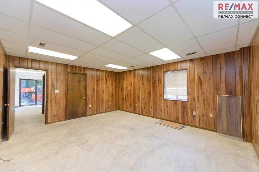 More Photos Of 9991 John Clayton Memorial Hwy, Gloucester Light Manufacturing For Sale