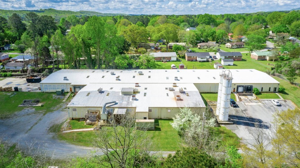 More Photos Of 1129 S Chattanooga St, LaFayette Warehouse For Sale