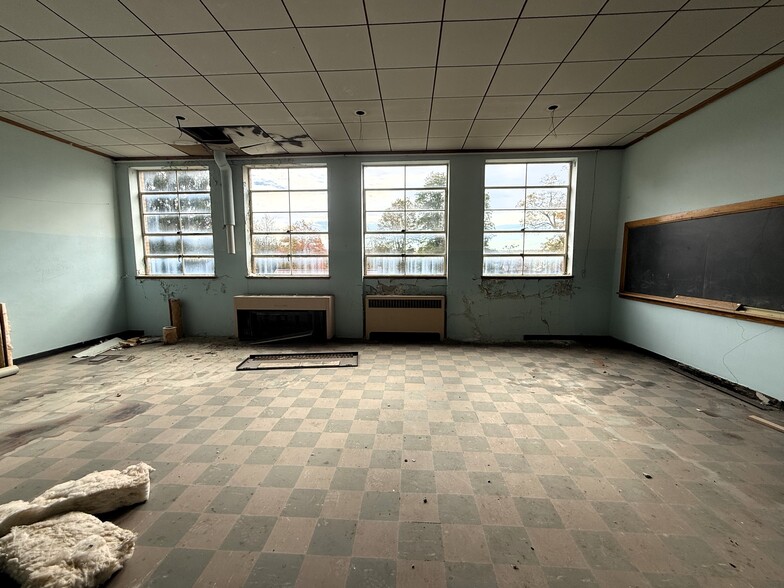 More Photos Of 33328 Main St, Townville Manufacturing For Sale