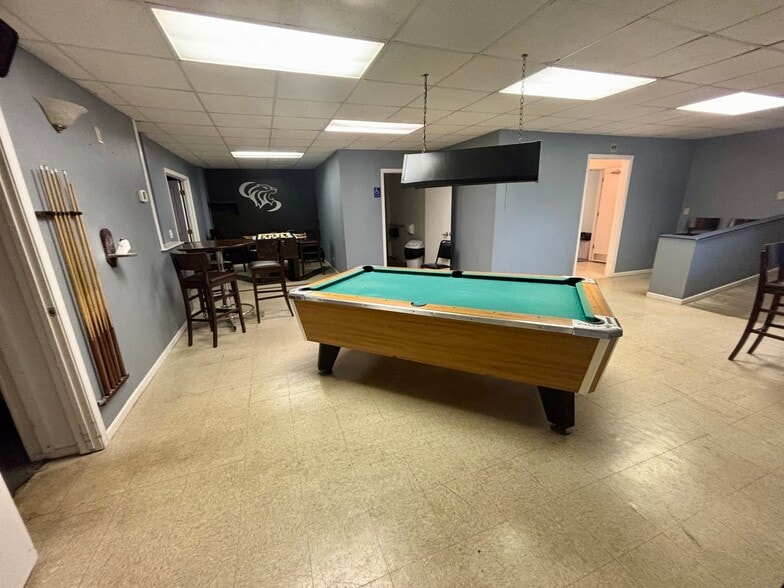 More Photos Of 106 E 4th St, Washington Restaurant For Sale