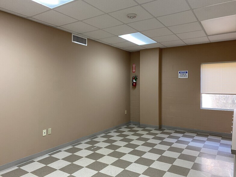 More Photos Of 4300 W Bellfort St, Houston Religious Facility For Lease