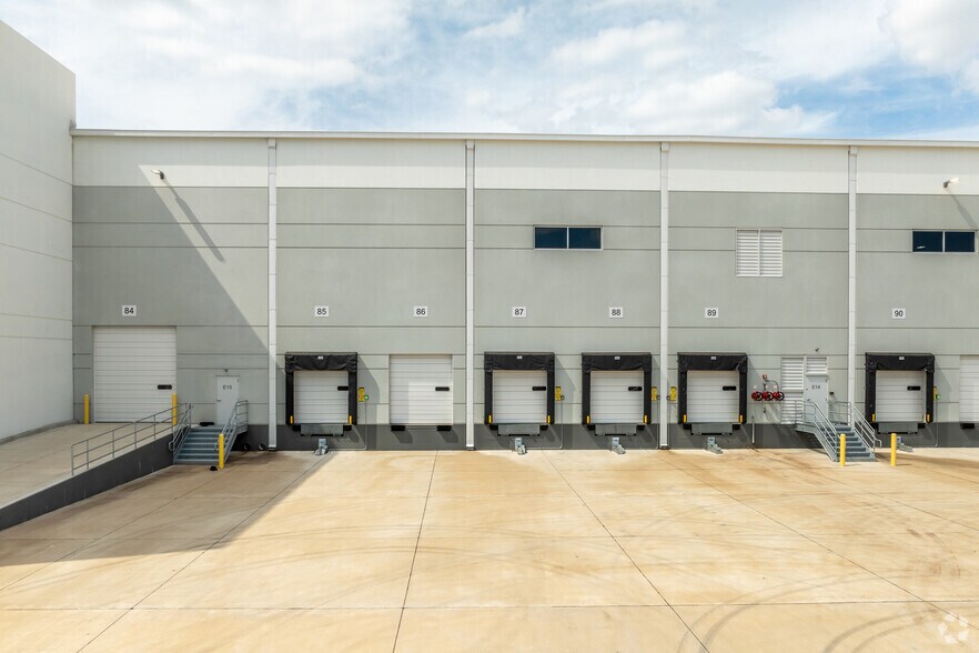 More Photos Of 11333 County Road 212, Forney Distribution For Lease