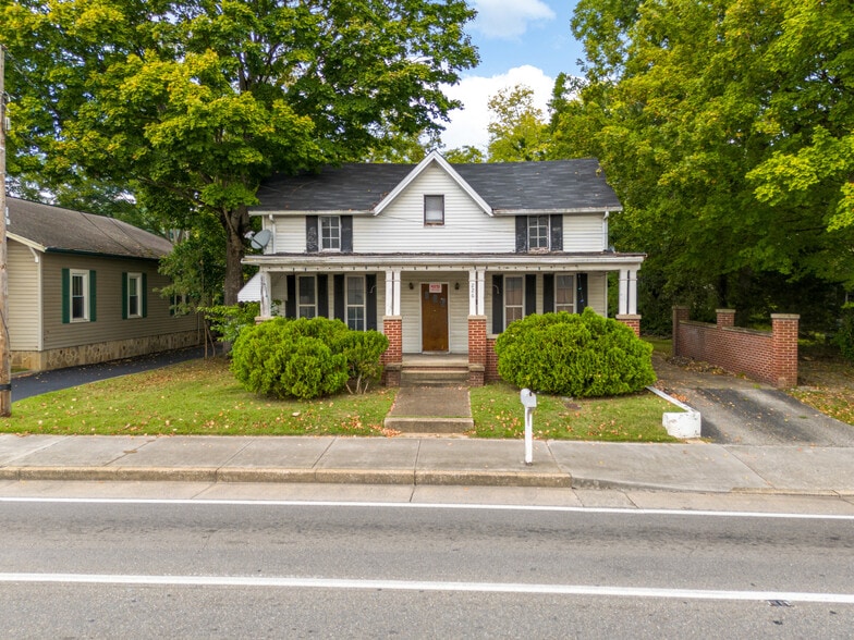 More Photos Of 226 E Main St, Sevierville Freestanding For Sale