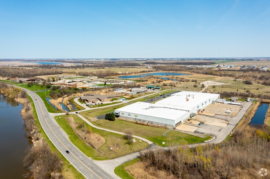 More Photos Of 2220 Veterans Memorial Pky, Saginaw Warehouse For Lease