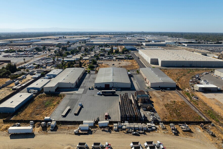 More Photos Of 506-530 El Roya Ave, Modesto Warehouse For Lease