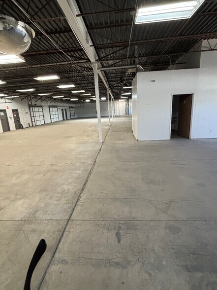 More Photos Of 535 E Cimarron St, Colorado Springs Warehouse For Sale