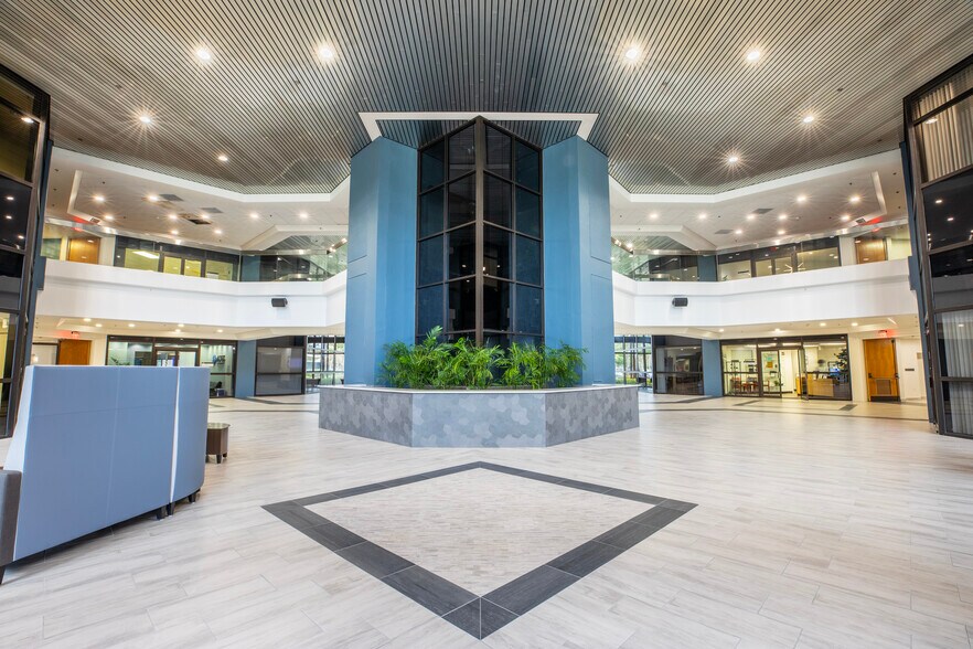 More Photos Of 2600 Lake Lucien Dr, Maitland Office For Lease