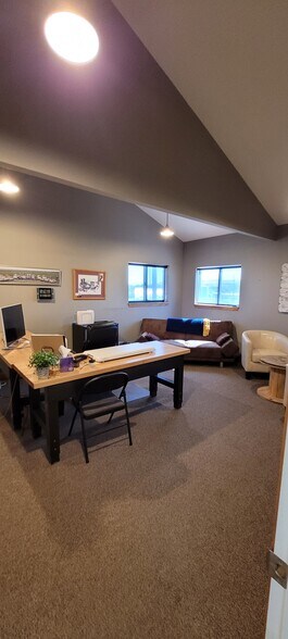 More Photos Of 3101 Vaughn Rd, Great Falls Flex For Sale