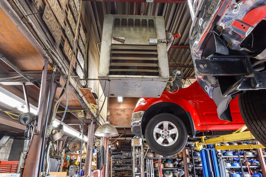 More Photos Of 347 Dartmouth St, New Bedford Auto Repair For Sale