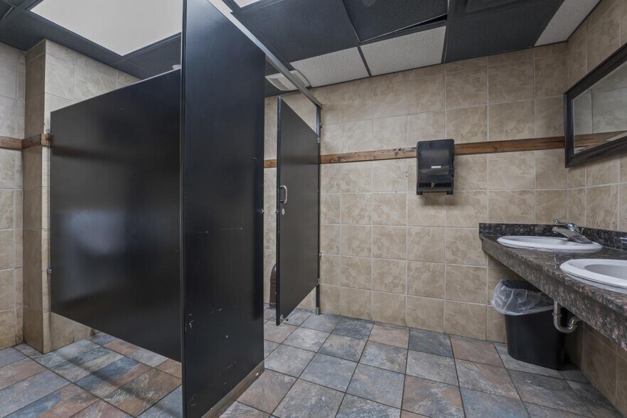 More Photos Of 51 S Pearl St, Albany Sports And Entertainment For Sale