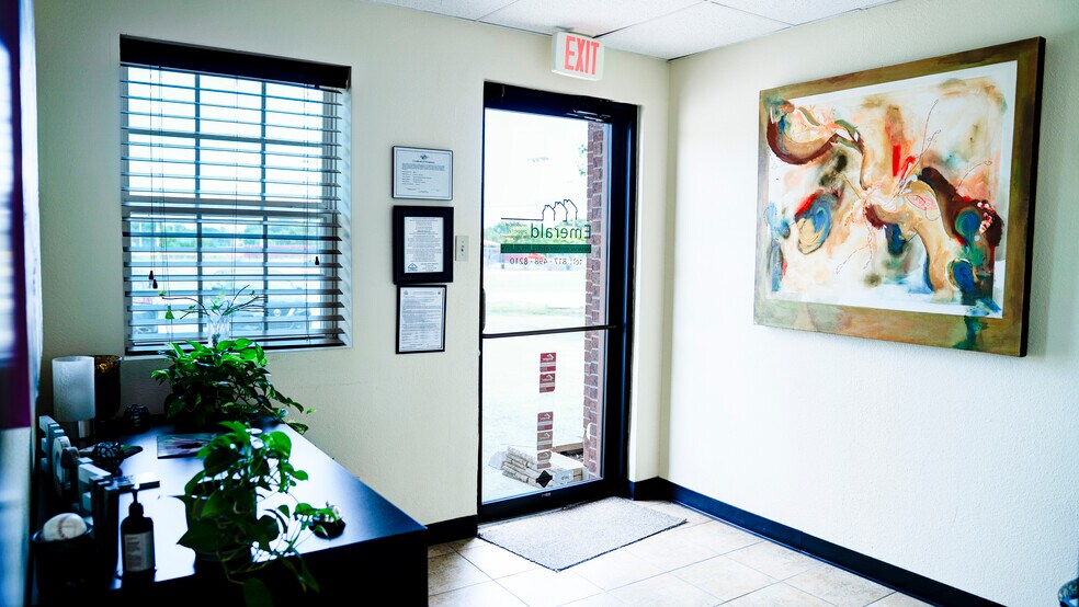 More Photos Of 5318 Bransford Rd, Colleyville Office For Sale