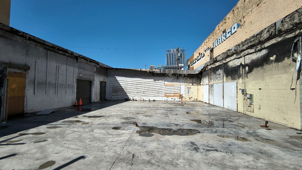 More Photos Of , Los Angeles General Retail For Sale