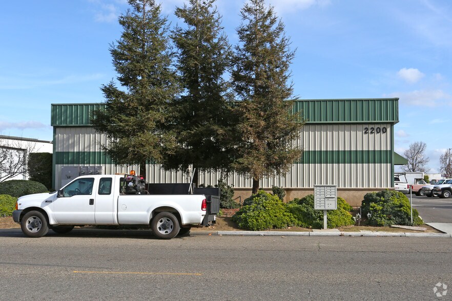 More Photos Of 2200 Rockefeller Dr, Ceres Warehouse For Lease