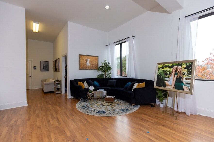 More Photos Of 2436 E University Dr, Auburn Storefront Retail Office For Lease