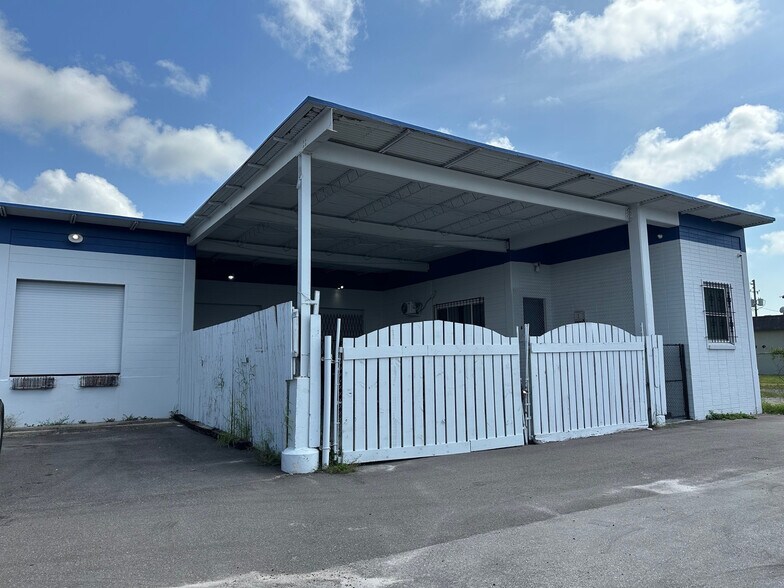 Primary Photo Of 1620 Orange Ave, Fort Pierce Warehouse For Sale