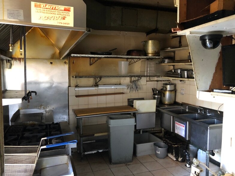 More Photos Of 228-234 Old Country Rd, Mineola Storefront Retail Office For Sale