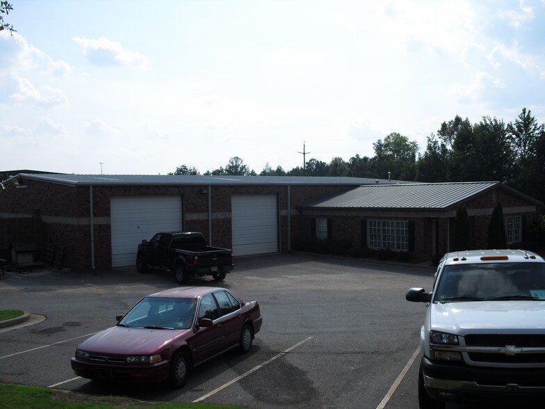 More Photos Of 820 Brogdon Rd, Suwanee Warehouse For Sale