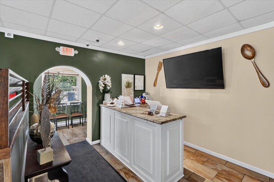 More Photos Of 11 E Pattagansett Rd, Niantic Restaurant For Sale