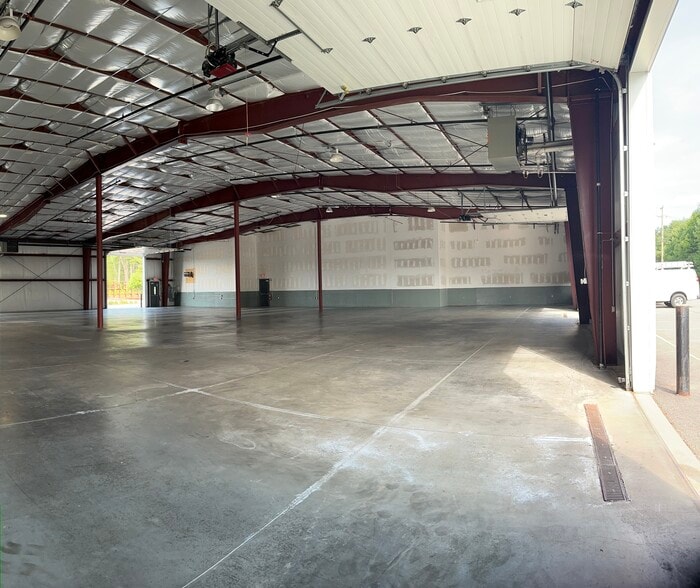 More Photos Of 16 High St, Plainville Service For Lease