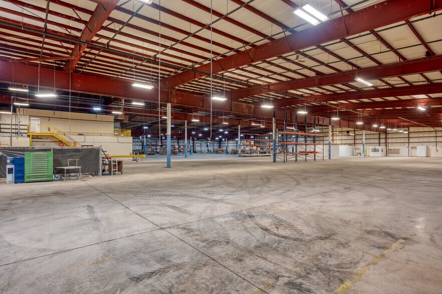 More Photos Of 6040 Progress St, Niagara Falls Warehouse For Lease