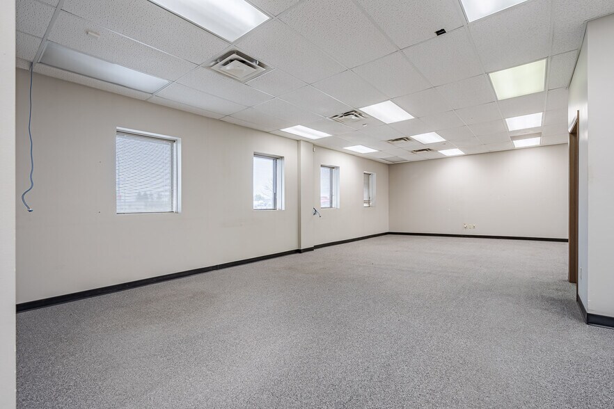 More Photos Of 5704 44 St, Lloydminster Office For Lease