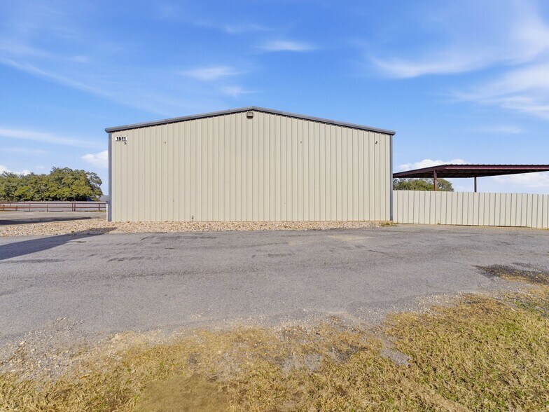 More Photos Of 1511 S Graham St, Stephenville General Retail For Sale
