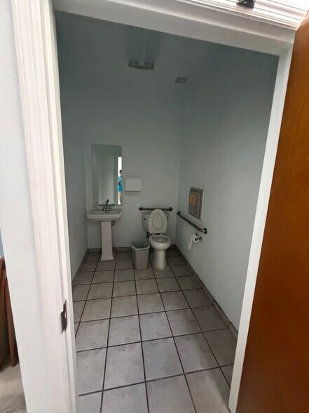 More Photos Of 19204 NW US Highway 441, High Springs Office For Lease