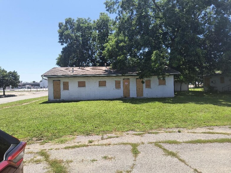 More Photos Of 1518 E 1st St N, Wichita Apartments For Sale