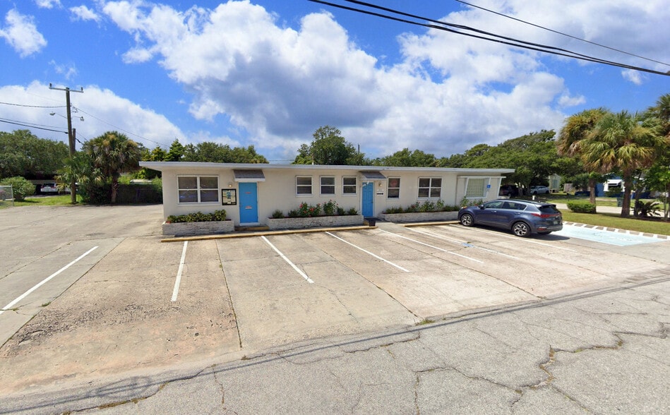 Primary Photo Of 702 S 6th St, Fort Pierce Medical For Sale